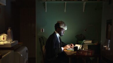 Photo of “За гранью горя” и “Комната для объятий”: 10 пронзительных фото на тему пандемии