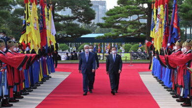 Photo of Президенты Казахстана и Кореи встретились в оригинальных масках – фото