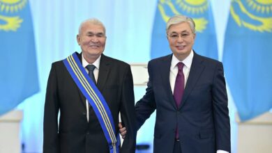 Photo of Токаев поздравил автора герба Казахстана Жандарбека Малибекулы с юбилеем