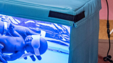 Photo of Женщина создала кровати на солнечных батареях для спасения младенцев