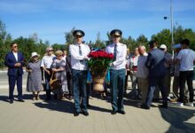 Photo of В Кокшетау прошла церемония возложения цветов к бюсту Талгата Бегельдинова